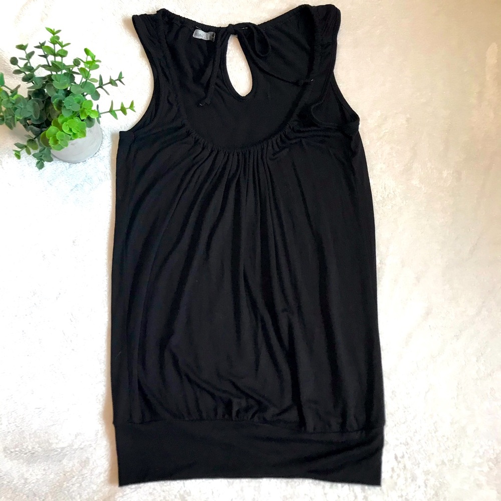 Aritzia talula black sleeveless blouse size XS